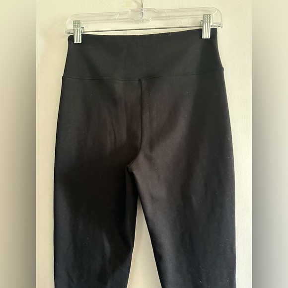 SPANX Love Your Assets Black Classic Neutral Leggings size Medium EUC - Picture 4 of 6